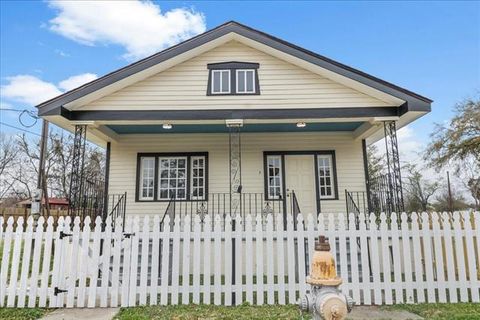 Photo of 703 Leboeuf Street St, New Orleans, LA 70114 (MLS # NO2546996)