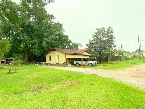 Photo of 307 E Nell St ST, Gonzales, LA 70737 (MLS # BY2026009862)