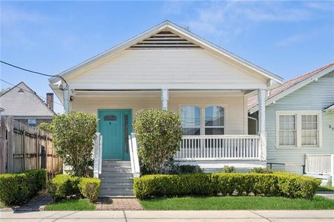 Photo of 3712 Calhoun Street St, New Orleans, LA 70125 (MLS # NO2545573)