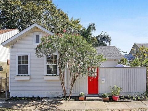 Photo of 615 Milan Street St, New Orleans, LA 70115 (MLS # NO2546943)