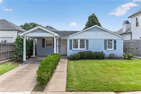 Photo of 1321 Lakeshore Drive Dr, Metairie, LA 70005 (MLS # NO2557791)