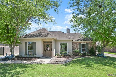 Photo of 10526 Springbrook Ave AVE, Baton Rouge, LA 70810 (MLS # BR2026008380)