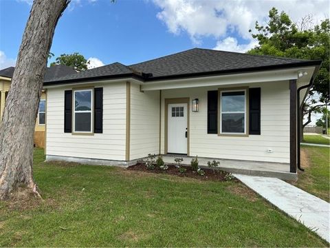 Photo of 2201 Venus Place, Violet, LA 70092 (MLS # NO2558818)