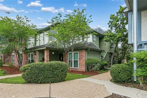 Photo of 9 Heritage Lane Ln #35, New Orleans, LA 70114 (MLS # NO2557916)