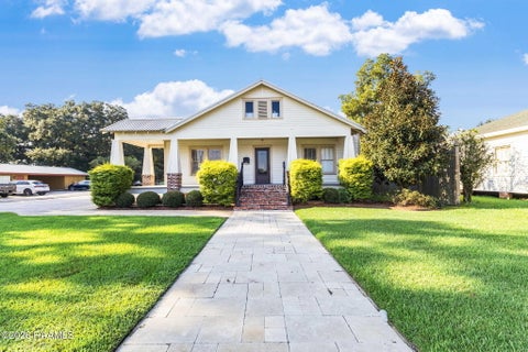 Photo of 104 S Jefferson Street, Broussard, LA 70518 (MLS # 2600008898)