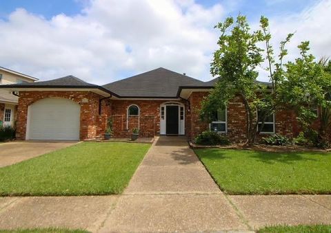 Photo of 1717 Emily Street St, Metairie, LA 70001 (MLS # NO2552671)