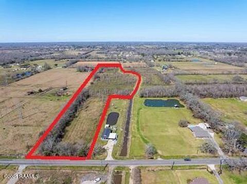 Photo of 1402 W Gloria Switch Road, Carencro, LA 70520 (MLS # 2020024381) Photo of 1402 W Gloria Switch Road, Carencro, LA 70520 (MLS # 2020024381)