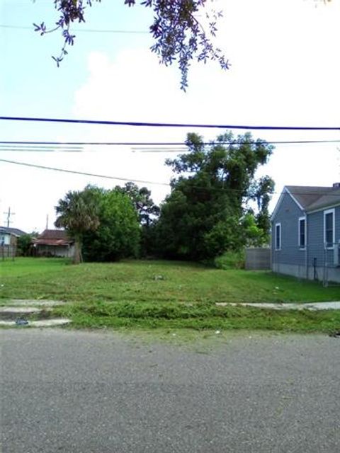 Photo of 2027 Deslonde Street St, New Orleans, LA 70117 (MLS # NO2548081)