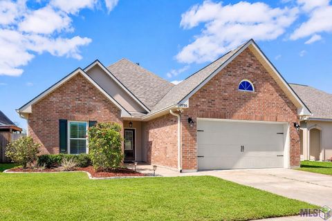 Photo of 17730 Waterloo Dr Dr, Baton Rouge, LA 70817 (MLS # BR2026004574)