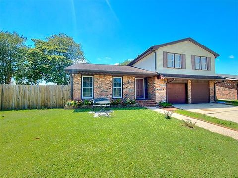 Photo of 876 Oakwood Drive Dr, Gretna, LA 70056 (MLS # NO2556217)