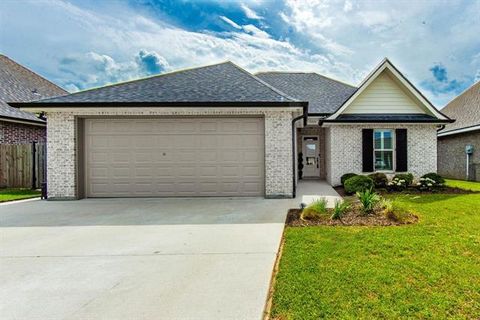 Photo of 200 Sugar Ridge Drive Dr, Houma, LA 70360 (MLS # NO2554638)