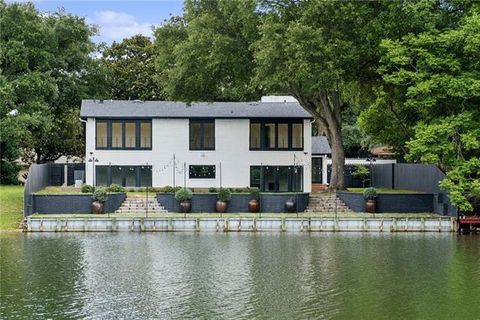 Photo of 8 Park Island Drive Dr, New Orleans, LA 70122 (MLS # NO2558877)