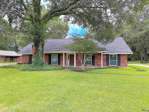 Photo of 7314 Oak Meadow Dr Dr, Baton Rouge, LA 70818 (MLS # BR2026011472)