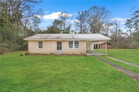 Photo of 20125 Lowe Davis Road Rd, Covington, LA 70435 (MLS # NO2544810)