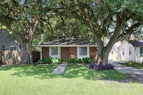 Photo of 1004 Severn Avenue Ave, Metairie, LA 70001 (MLS # NO2556454)