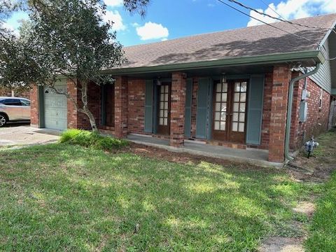 Photo of 1320 Velma Street St, Metairie, LA 70001 (MLS # NO2546456)