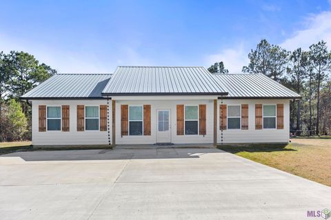 Photo of 26400 Ponchatoula Dr Dr, Springfield, LA 70462 (MLS # BR2026001818)