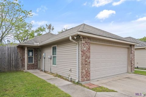 Photo of 830 Sedona Pines Dr Dr, Baton Rouge, LA 70816 (MLS # BR2026004990)