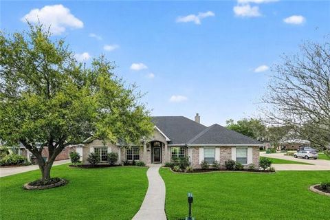 Photo of 145 Lakewood Drive Dr, Laplace, LA 70068 (MLS # NO2548472)