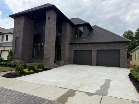 Photo of 8634 Hattic St St, Baton Rouge, LA 70817 (MLS # BR2026007028)