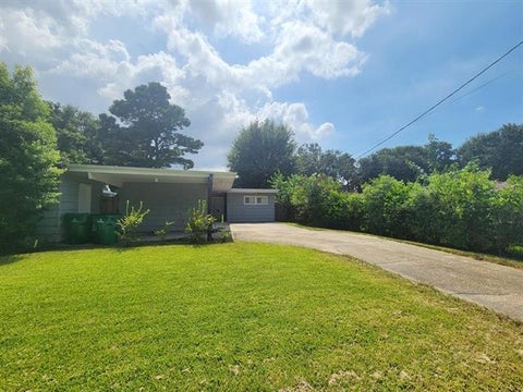 Photo of 14 Gelbke Drive Dr, Gretna, LA 70053 (MLS # NO2565674)