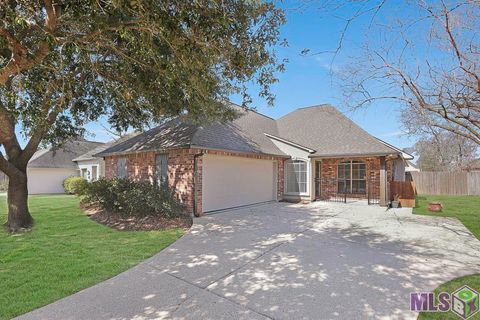 Photo of 17715 Doc Bar Ave Ave, Baton Rouge, LA 70817 (MLS # BR2026003666)