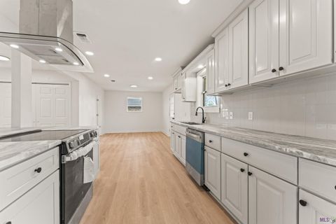 Photo of 9458 W Darryl Pkwy Pkwy, Baton Rouge, LA 70815 (MLS # BR2026000001)