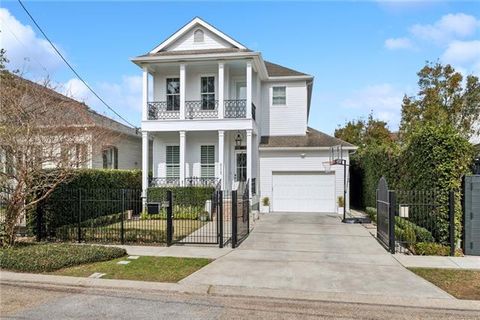 Photo of 6115 Chestnut Street St, New Orleans, LA 70118 (MLS # NO2548732)