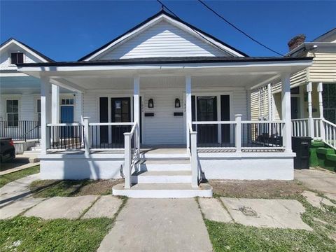 Photo of 1820 Cambronne Street St, New Orleans, LA 70118 (MLS # NO2555772)