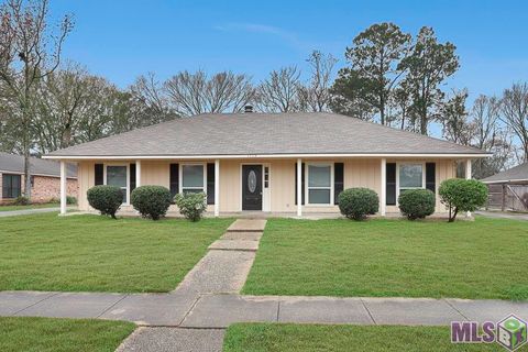 Photo of 1112 Shadybrook Dr Dr, Baton Rouge, LA 70816 (MLS # BR2026001600)