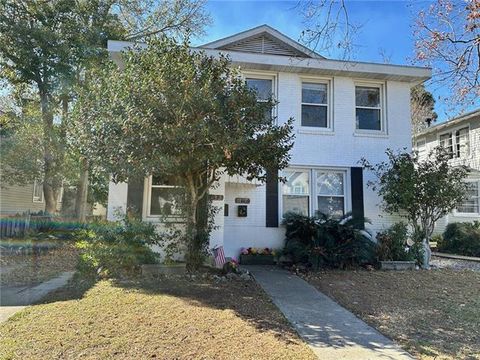 Photo of 130 Ridgewood Drive Dr, Metairie, LA 70005 (MLS # NO2541579)