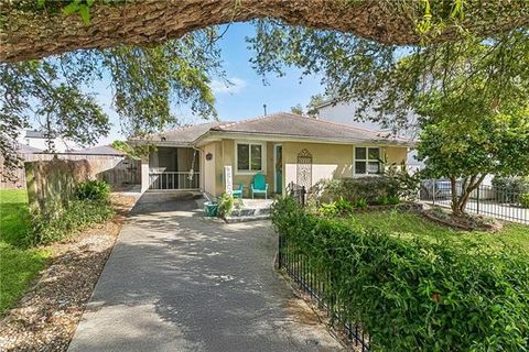 Photo of 431 20th Street St, New Orleans, LA 70124 (MLS # NO2548199)