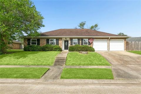 Photo of 804 Glencove Lane Ln, Terrytown, LA 70056 (MLS # NO2554808)