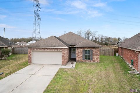 Photo of 11371 Rossow Ct Ct, Denham Springs, LA 70726 (MLS # BR2026003490)