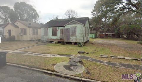 Photo of 2010 Hemlock St St, Baton Rouge, LA 70802 (MLS # BR2026003677)