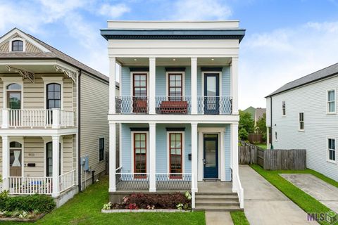 Photo of 1925 S Chippewa St St, New Orleans, LA 70130 (MLS # BR2026008104)