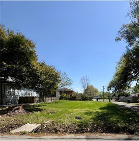 Photo of 2701 Jackson Boulevard, Chalmette, LA 70043 (MLS # NO2548910)