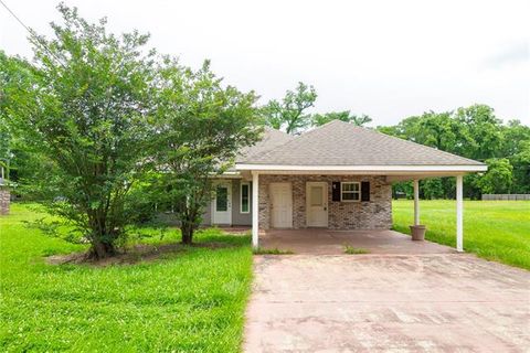 Photo of 544 Hudson Boulevard BLVD, Alexandria, LA 71302 (MLS # CN2558632)