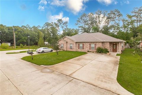 Photo of 40046 Twin Creeks Drive Dr #B, Ponchatoula, LA 70454 (MLS # NO2560219)