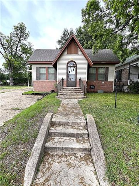 Photo of 338 Main Street St, Pineville, LA 71360 (MLS # CN2555452)