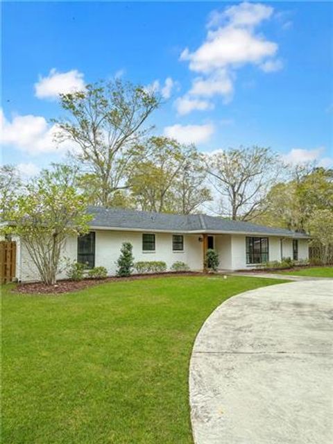 Photo of 305 E Pearl Street Dr, Slidell, LA 70461 (MLS # NO2546944)