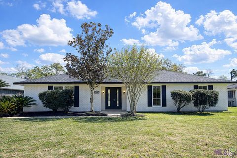 Photo of 576 College Hill Dr Dr, Baton Rouge, LA 70808 (MLS # BR2026004913)