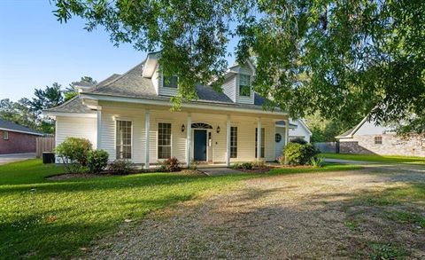 Photo of 67 N Dogwood Drive Dr, Covington, LA 70433 (MLS # NO2548764)