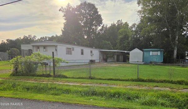 525 GUIBERTEAU ST, JEANERETTE, LA 70544 - Image 4516edfe71d77af9fd22bc276d64cdd0/919660603