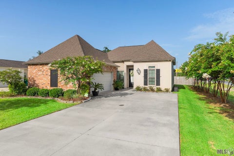 Photo of 30004 Sanctuary Blvd Blvd, Denham Springs, LA 70726 (MLS # BR2026013450)