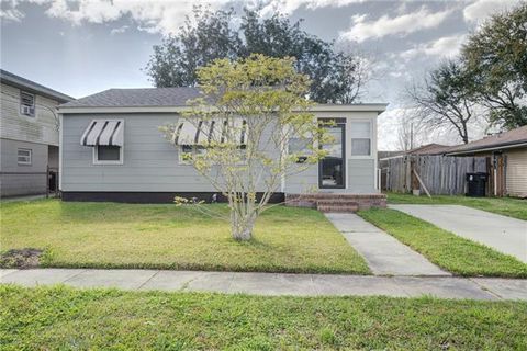 Photo of 1121 Southlawn Boulevard Blvd, New Orleans, LA 70114 (MLS # NO2546015)
