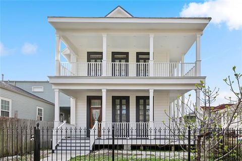 Photo of 1424 General Pershing Street St, New Orleans, LA 70115 (MLS # NO2541859)