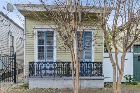 Photo of 724 Gallier Street St, New Orleans, LA 70117 (MLS # NO2546117)