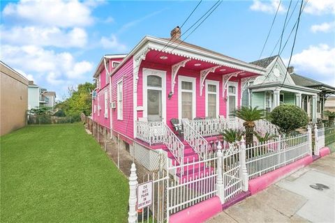 Photo of 2127 Simon Bolivar Avenue AVE, New Orleans, LA 70113 (MLS # NO2560092)