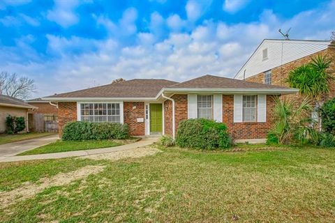 Photo of 31 Antigua Drive Dr, Kenner, LA 70065 (MLS # NO2536706)